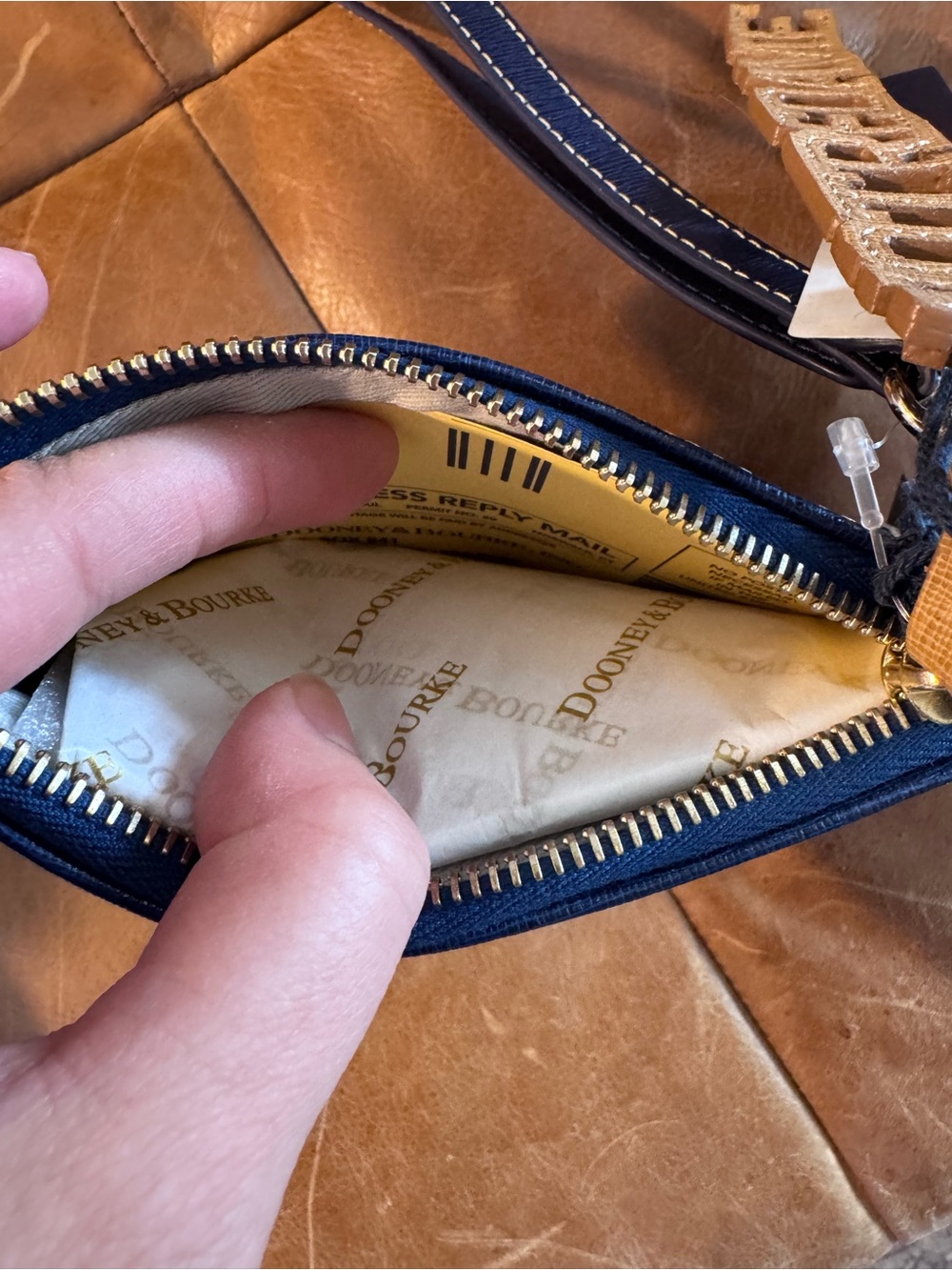 Dooney and Bourke clutch/purse/wallet NWT - Picture 3 of 8